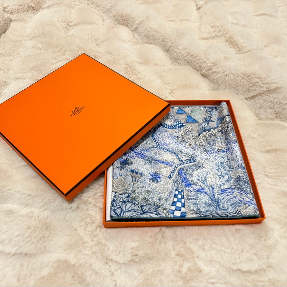 Hermès l 'Les Folies du Faubourg' silk scarf 90 - Picture 3 of 10